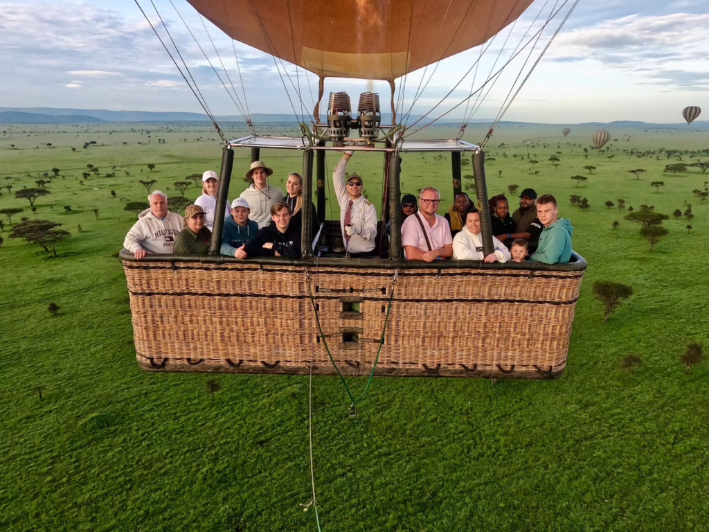 Baloon ride Tour2 white people on a hot air baloon ride over the savannah
